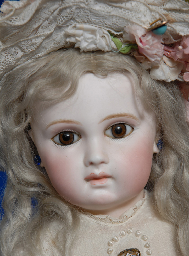 dolls with brown eyes